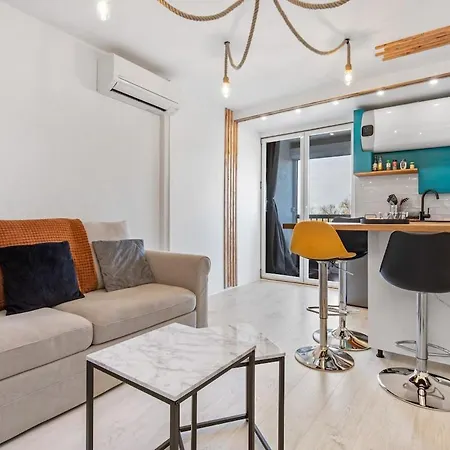 Azur ,5 Min -5 Min Arena - Clim - Parking Gratuit Privee - 4 Personnes 아파트 *