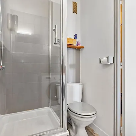 아파트 Azur ,5 Min -5 Min Arena - Clim - Parking Gratuit Privee - 4 Personnes 모기오