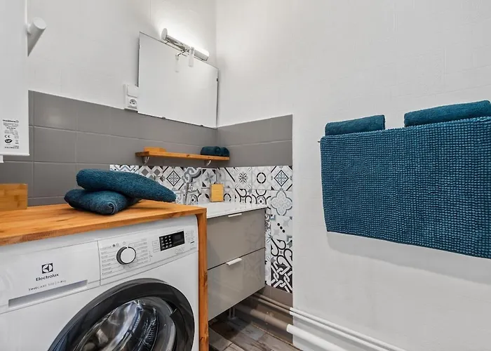 Azur ,5 Min -5 Min Arena - Clim - Parking Gratuit Privee - 4 Personnes Apartamento